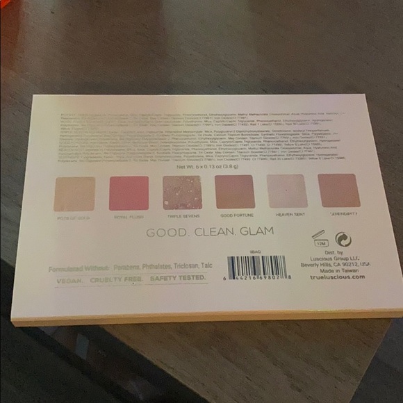 True + Luscious Lucky Glow Palette - Picture 6 of 6